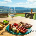 10 accords de vins et grillades pour des soirées d’été réussies sur la terrasse
